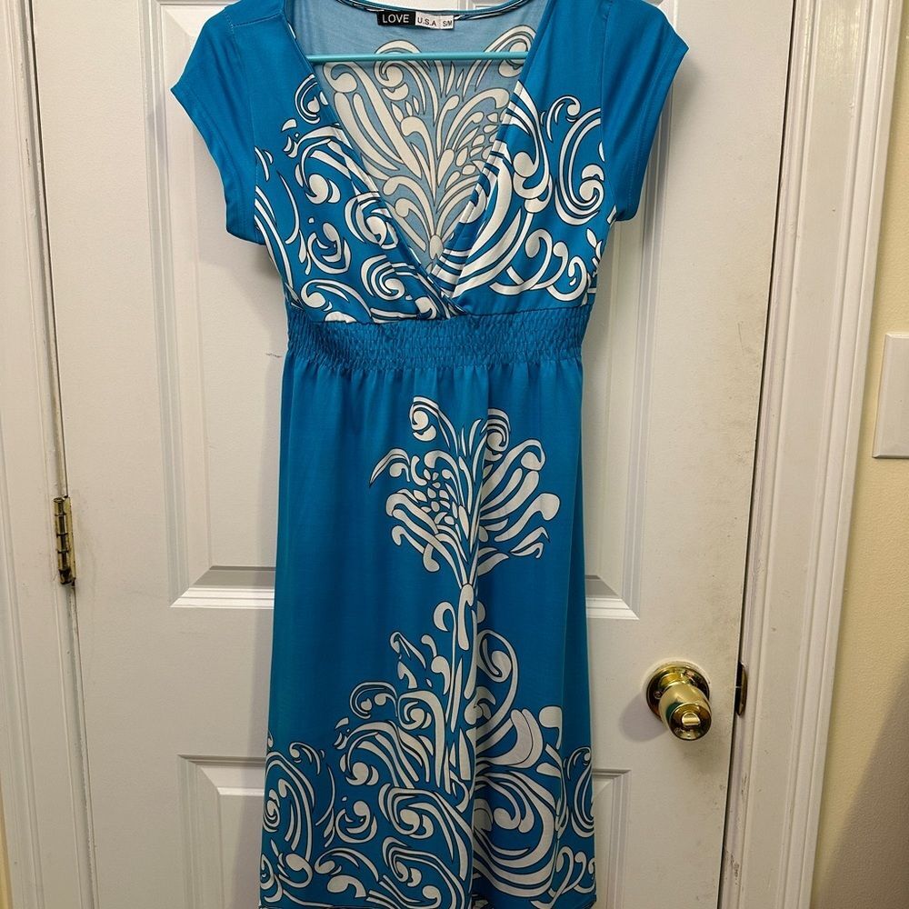 S/m blue dress with white design perfect for vacation